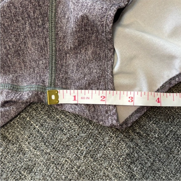 Lululemon Sz 12 Hotty Hot Short 2.5' Heather Lux
Multi Black / Heathered Black - Picture 12 of 12